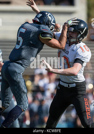 L'action de football avec arcata vs. central valley high school de ville de Shasta Lake, en Californie. Banque D'Images