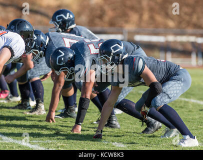 L'action de football avec arcata vs. central valley high school de ville de Shasta Lake, en Californie. Banque D'Images