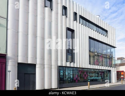 Quarterhouse les arts et culture, lieu Rue Tontine, Folkestone, Kent, Angleterre, Royaume-Uni Banque D'Images