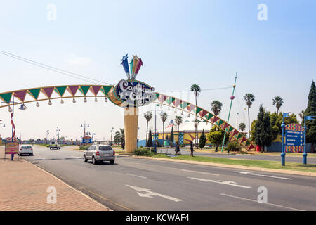 Entrée de Carnival City Casino & Entertainment World, Brakpan, East Rand, une plus grande Johannesberg, la Province de Gauteng, Afrique du Sud Banque D'Images