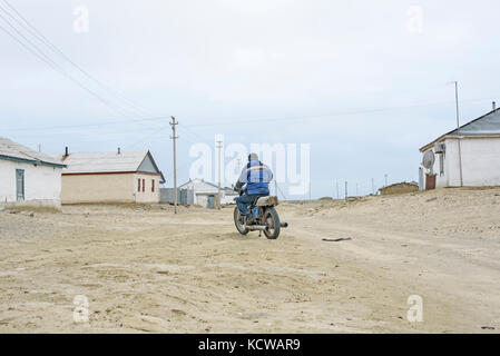 Le village de Tastubek est situé à 90 km d'Aralsk, son village de pêcheurs, aucun ne sait combien de personnes vivent ici, son meilleur pour compter le Banque D'Images