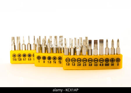Ensemble de bits tournevis isolé sur fond blanc. Banque D'Images