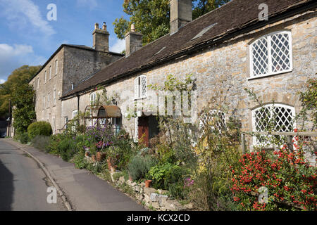 Gamme de chalets traditionnels en pierre, Bells, Somerset, Angleterre, Royaume-Uni, Europe Banque D'Images