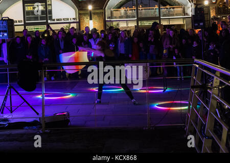 6ème oct 2017, Leeds Night Light, une célébration magique de lumière et de couleurs, cette la 13e année de lumière nuit Leeds. Banque D'Images