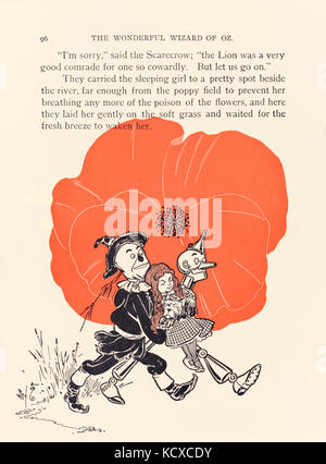 L'épouvantail et Tin Woodman du Dorothy sauvetage champs de coquelicots, de 'l'Wonderful Wizard of Oz' par L. Frank Baum (1856-1919) avec des photos de W. W. Denslow (1856-1915). Voir plus d'informations ci-dessous. Banque D'Images