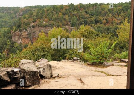 Dans le rocky donnent sur petit jean state park Banque D'Images