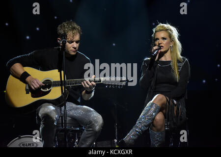 Champions du rock 2017 avec Peter Johansson et Jenna Lee-James à Norrköping en Suède Banque D'Images