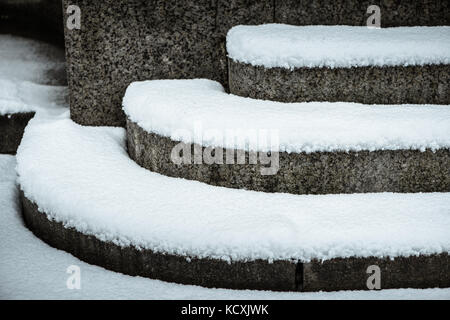 Étapes escaliers couverts de neige en hiver Banque D'Images