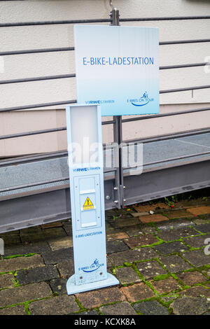 E-Bike vélo électrique point de recharge, Neumagen Dhron-, Mosel, Rheinland-Pfalz, Allemagne Banque D'Images