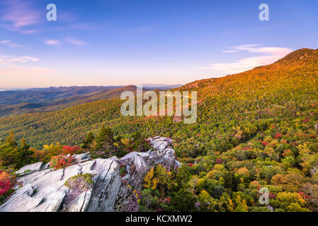 Blue Ridge Mountains, Blue Ridge Parkway, blueridge, bleu, Ridge, les montagnes, les Appalaches, des Appalaches, grandfather mountain, Piémont, paysage, automne Banque D'Images