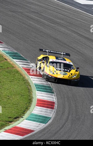 Circuit de Mugello, Italie. 7 octobre 2017. Lamborghini Huracan de Petri Corse Motorsport Team conduit par Baruch Bar - Mapelli Marco lors de la course #1 de la dernière ronde de C.I. Gran Turismo Super GT3-GT3 dans le circuit de Mugello. Credit: Dan74/Alay Live News Banque D'Images