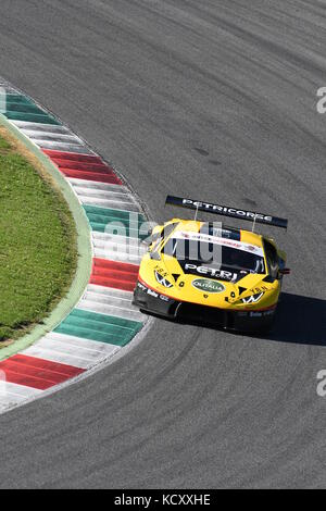 Circuit de Mugello, Italie. 7 octobre 2017. Lamborghini Huracan de Petri Corse Motorsport Team conduit par Baruch Bar - Mapelli Marco lors de la course #1 de la dernière ronde de C.I. Gran Turismo Super GT3-GT3 dans le circuit de Mugello. Credit: Dan74/Alay Live News Banque D'Images