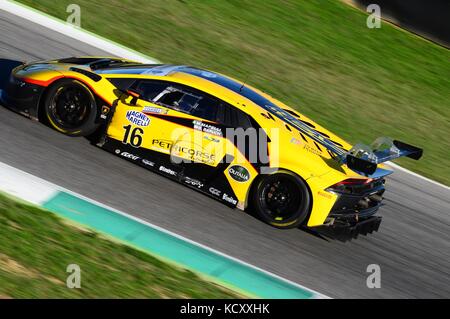 Circuit de Mugello, Italie. 7 octobre 2017. Lamborghini Huracan de Petri Corse Motorsport Team conduit par Baruch Bar - Mapelli Marco lors de la course #1 de la dernière ronde de C.I. Gran Turismo Super GT3-GT3 dans le circuit de Mugello. Credit: Dan74/Alay Live News Banque D'Images