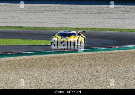 Circuit de Mugello, Italie. 7 octobre 2017. Lamborghini Huracan de Petri Corse Motorsport Team conduit par Baruch Bar - Mapelli Marco lors de la course #1 de la dernière ronde de C.I. Gran Turismo Super GT3-GT3 dans le circuit de Mugello. Credit: Dan74/Alay Live News Banque D'Images