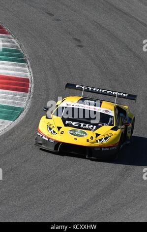 Circuit de Mugello, Italie. 7 octobre 2017. Lamborghini Huracan de Petri Corse Motorsport Team conduit par Baruch Bar - Mapelli Marco lors de la course #1 de la dernière ronde de C.I. Gran Turismo Super GT3-GT3 dans le circuit de Mugello. Credit: Dan74/Alay Live News Banque D'Images