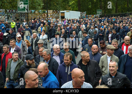 Londres, Royaume-Uni. 7 oct, 2017. Des milliers de fans de football de tous les clubs au Royaume-Uni et en Europe et des anciens combattants de mars Hyde park à Westminster pour démontrer leur point de vue contre l'extrémisme. crédit : dinendra haria/Alamy live news Banque D'Images