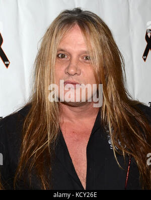 Studio City, USA. 06 oct, 2017. Sebastian Bach arrive à la 3ème conférence annuelle 'bowl 4 ronnie' celebrity tournoi de quilles, au bénéfice de l 'Ronnie James Dio se lever et crier cancer fund fund raiser' au pinz bowling center à studio city le 6 octobre 2017. crédit : la photo de l'accès/Alamy live news Banque D'Images