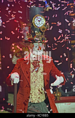 Munich, Allemagne. 7 octobre 2017. Le Carillion de clown peut être vu lors du gala du Cirque Roncalli sous le slogan « 40 ans de voyage vers l'arc-en-ciel » dans la tente Leonrods Plaza à Munich, en Allemagne, le 7 octobre 2017. Le spectacle invité jubilé durera jusqu'au 12 novembre 2017. Crédit : Ursula Düren/dpa/Alamy Live News Banque D'Images