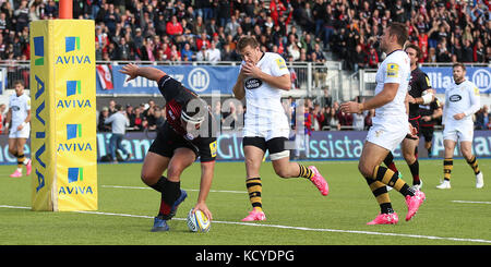 Saracens Jamie George marque sa deuxième tentative du jeu lors du match Aviva Premiership à Allianz Park, Londres. Banque D'Images