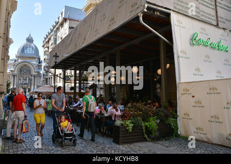 Le wagon bière -caru' cu bere restaurant sur la rue stavropoleous, vieille ville de Bucarest, Roumanie. Banque D'Images