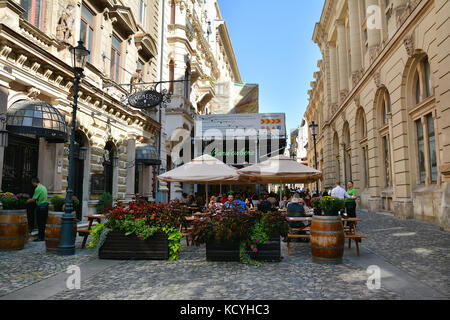 Le wagon bière -caru' cu bere restaurant sur la rue stavropoleous, vieille ville de Bucarest, Roumanie. Banque D'Images