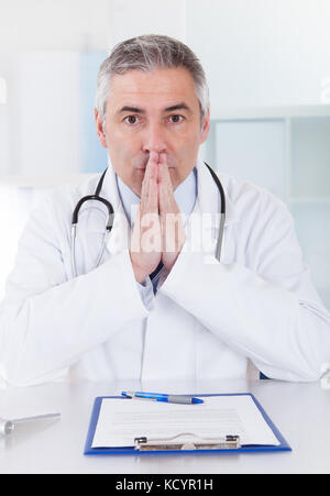 Photo portrait of young male doctor Banque D'Images