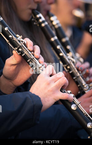 Clarinettes d'une bande de la ville lors d'une performance. Banque D'Images