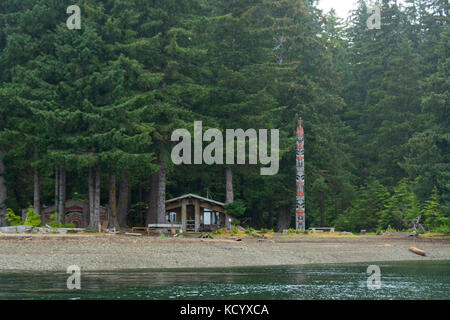 Héritage de Gwaii Haanas totem à Windy Bay, Gwaii Haanas, Réserve de parc national et site du patrimoine haïda, Haida Gwaii, anciennement connu sous le nom de Queen Charlotte Islands, British Columbia, Canada Banque D'Images