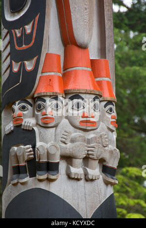 Héritage de Gwaii Haanas totem à Windy Bay, Gwaii Haanas, Réserve de parc national et site du patrimoine haïda, Haida Gwaii, anciennement connu sous le nom de Queen Charlotte Islands, British Columbia, Canada Banque D'Images