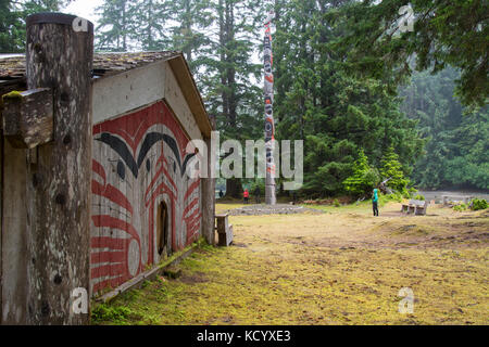 Héritage de Gwaii Haanas totem à Windy Bay, Gwaii Haanas, Réserve de parc national et site du patrimoine haïda, Haida Gwaii, anciennement connu sous le nom de Queen Charlotte Islands, British Columbia, Canada Banque D'Images