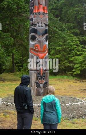 Héritage de Gwaii Haanas totem à Windy Bay, Gwaii Haanas, Réserve de parc national et site du patrimoine haïda, Haida Gwaii, anciennement connu sous le nom de Queen Charlotte Islands, British Columbia, Canada Banque D'Images