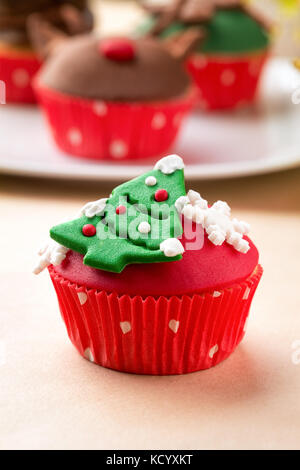 Cupcake de noël arbre de Noël décoré de Banque D'Images