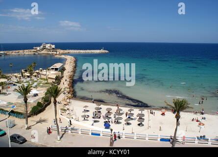 Vue de Monastir beach et l'entrée de la marina, Tunisie Banque D'Images