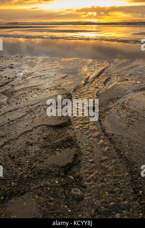 Agate Beach, au coucher du soleil , Haida Gwaii, anciennement connu sous le nom de Queen Charlotte Islands, British Columbia, Canada Banque D'Images