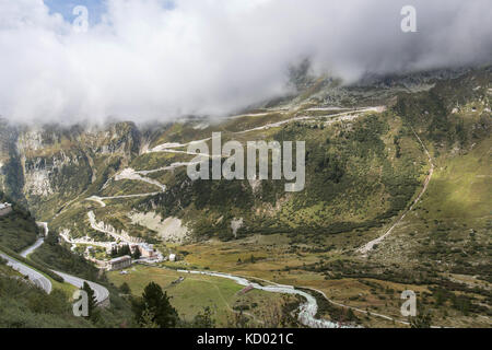 Nyon, Suisse. col du Grimsel avec gletsch, et l'hôtel glacier du Rhône, à l'avant-plan. Banque D'Images