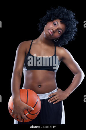 Joueur de basket-ball femme sur fond noir Banque D'Images