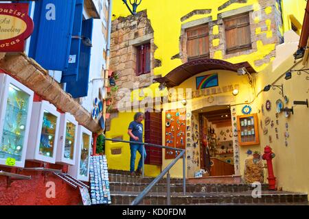 Shopping dans la vieille ville, Chania, Crète, îles grecques, Grèce, Europe Banque D'Images