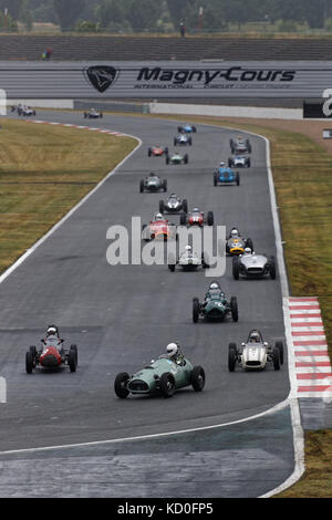 MAGNY-COURS, FRANCE, 2 juillet 2017 : F1 des années cinquante sur la ligne de détroit. Le premier Grand Prix historique de France a lieu à Magny-cours avec beaucoup de Banque D'Images