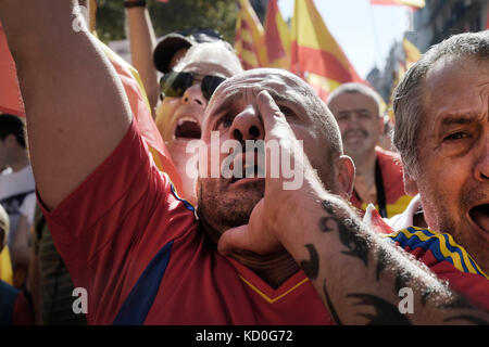 L'Europe, Espagne, Barcelone, Octobre 8, 2017 : des milliers de manifestants sont arrivés à Barcelone d'un bout à l'Espagne pour participer à la marche en faveur de la na Banque D'Images