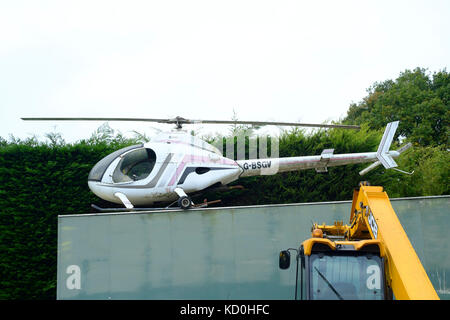 La coquille d'un hélicoptère Rotorway casse la g-bsgv en exposition statique à a1 Les pièces détachées de véhicules automobiles casse finchampstead england uk Banque D'Images