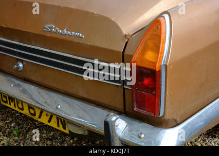 Trouver une grange d'un british sunbeam rapier voiture depuis les années 1970 prêt pour la restauration comme un projet visible de l'arrière Banque D'Images