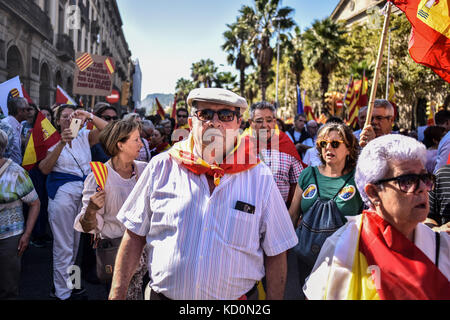 Barcelone, Espagne. 8 Oct, 2017. L'unité Pro manifestation contre l'indépendance catalane/Cruciatti Crédit : Piero Alamy Live News Banque D'Images