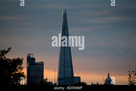 Londres, Royaume-Uni. 05Th oct, 2017. uk weather : coucher de soleil sur le centre de londres crédit : Sebastian remme/Alamy live news Banque D'Images