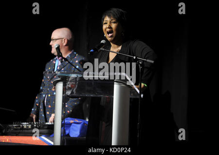 Mae Jemison assiste au panel « Star Trek : Discovery » au théâtre de Madison Square Garden lors de la New York Comic Con 2017 le 7 octobre 2017 à New York. | utilisation dans le monde entier Banque D'Images