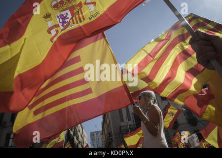 Barcelone, Barcelone, Espagne. 8 octobre 2017. Europe, Espagne, Barcellona, 8 octobre 2017:.des milliers de manifestants sont arrivés à Barcelone de toute l'Espagne pour prendre part à la marche en faveur de l'unité nationale. Crédit : Danilo Balducci/ZUMA Wire/Alamy Live News Banque D'Images