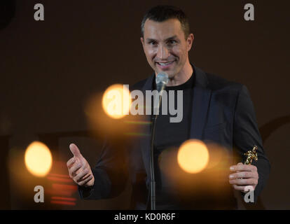 Hambourg, Allemagne. 08 octobre 2017. L'ancien boxeur Valdimir Klitshko intervient lors des German Boxing Awards au Besenbinderhof à Hambourg, en Allemagne, le 08 octobre 2017. Crédit : Axel Heimken/dpa/Alamy Live News Banque D'Images