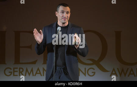 Hambourg, Allemagne. 08 octobre 2017. L'ancien boxeur Valdimir Klitshko intervient lors des German Boxing Awards au Besenbinderhof à Hambourg, en Allemagne, le 08 octobre 2017. Crédit : Axel Heimken/dpa/Alamy Live News Banque D'Images