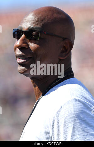 Los Angeles, CA, USA. 8 Oct, 2017. Temple de la renommée de la NFL et ex-Los Angeles Rams running back Eric Dickerson au cours de la NFL football match contre les Seahawks de Seattle au Los Angeles Memorial Coliseum de Los Angeles, Californie.Mandatory Crédit photo : Louis Lopez/CSM/Alamy Live News Banque D'Images