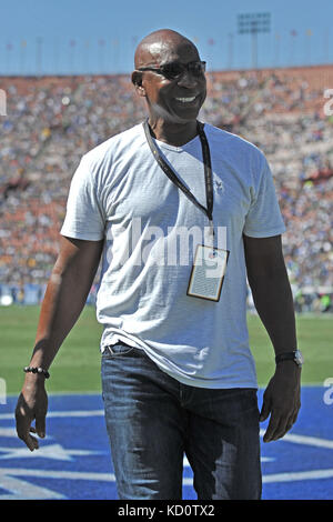 Los Angeles, CA, USA. 8 Oct, 2017. Temple de la renommée de la NFL et ex-Los Angeles Rams running back Eric Dickerson au cours de la NFL football match contre les Seahawks de Seattle au Los Angeles Memorial Coliseum de Los Angeles, Californie.Mandatory Crédit photo : Louis Lopez/CSM/Alamy Live News Banque D'Images