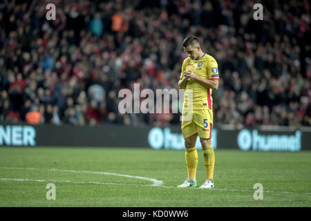 Copenhague, Danemark. 08 octobre 2017. Ovidiu Hoban (5) de Roumanie vu pendant la coupe du monde qualificateur entre le Danemark et la Roumanie à Telia Parken à Copenhague. Credit: Gonzales photo/Alamy Live News Banque D'Images